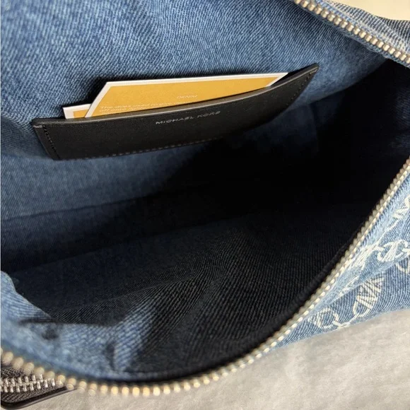 Michael Kors Dakota Medium Pocket Shoulder Bag - Picture 7 of 10